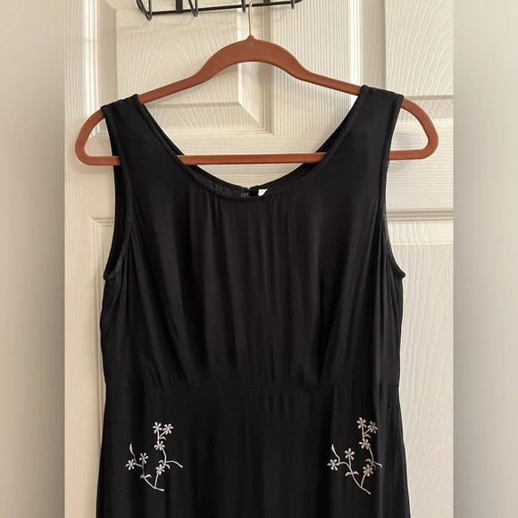 BLACK~VINTAGE~MIDI~FLORAL ACCENT DESIGN~SLEEVELESS~ 10 - Picture 2 of 8